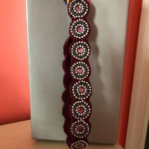 Headband w/ great detailing ⭐️